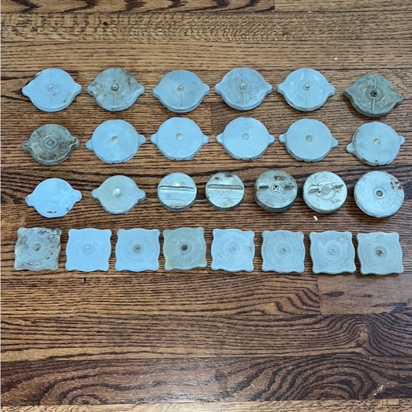 Vintage radiator caps - Picture 1 of 8